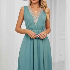 V-Neck Sleeveless Dress with Pockets for Mediterranean Vacations - image 3