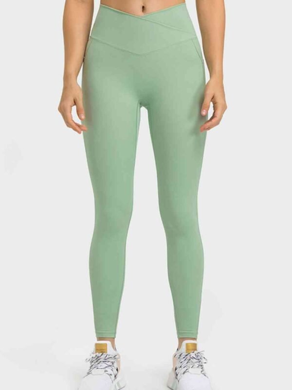 V-Waist Yoga Leggings with Pockets for Coastal Workouts - alternate view