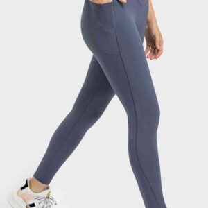 V-Waist Yoga Leggings with Pockets for Coastal Workouts - image 4