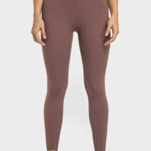 V-Waist Yoga Leggings with Pockets for Coastal Workouts - image 5
