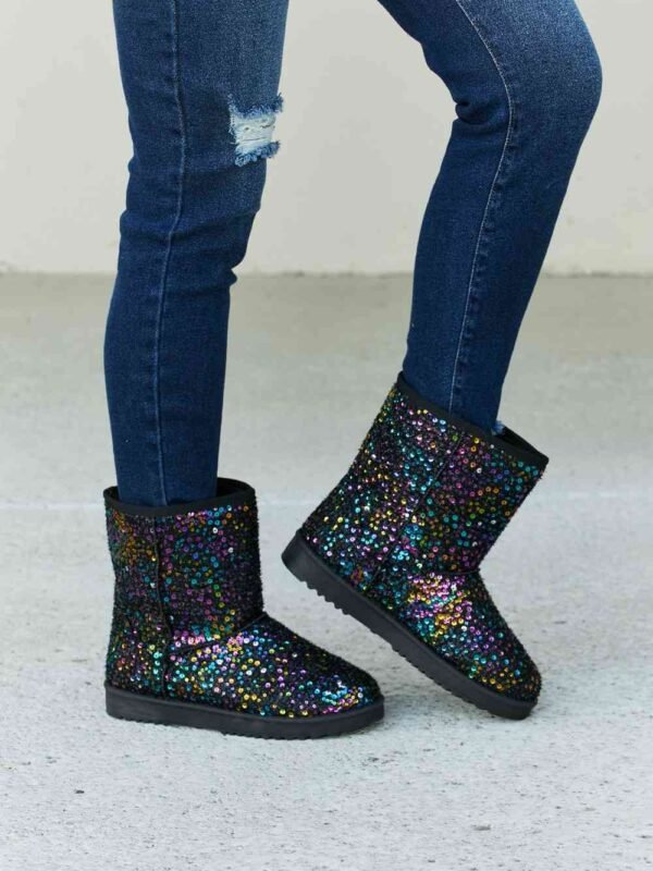 Women's Sequin Snow Boots for Après-Ski Style - alternate view